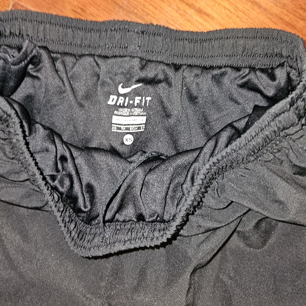 Nike dry fit black shorts size XS - Picture 4 of 6